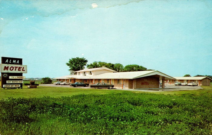 Alma Motel - Old Postcard View (newer photo)